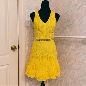 🛍Lulu’s eyelet yellow mini dress 👗
